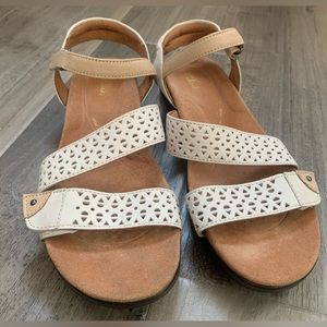Clarks Kitley way Adjustable Strap Sandal.